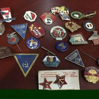 上海老徽章回收 各种形状像章回收 老纪念章上门收购